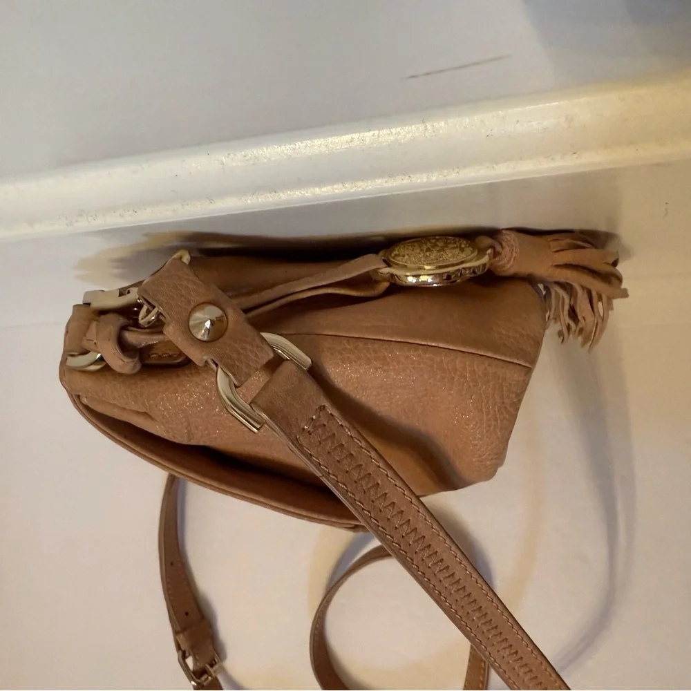 VINCE CAMUTO BAG CROSSBODY TAN LEATHER SHIMMER GOLD TONE HARDWARE FLAP CLOSE